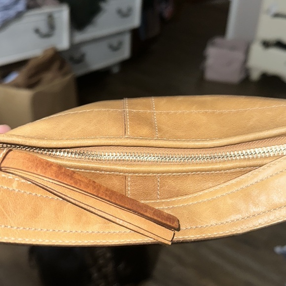 Coach authentic vintage camel tan leather with silver hardware cute lil bag - Picture 7 of 13